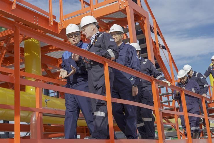 Macri recorriendo las instalaciones