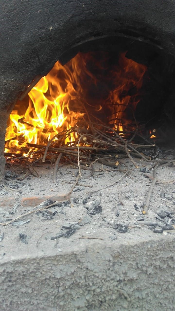 Se precalienta el horno hasta que alcance unos 220°.