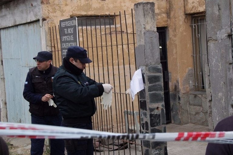 El viernes, al mediodía, la policía regresó a Bélgica 1720, en busca del arma homicida. Foto: Juan Andrés Galli