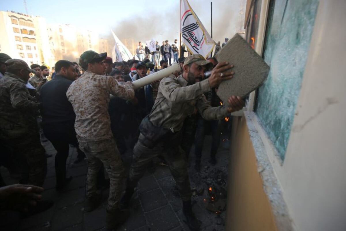 Manifestantes de Hezbollah irrumpieron en la embajada de Estados Unidos en Irak