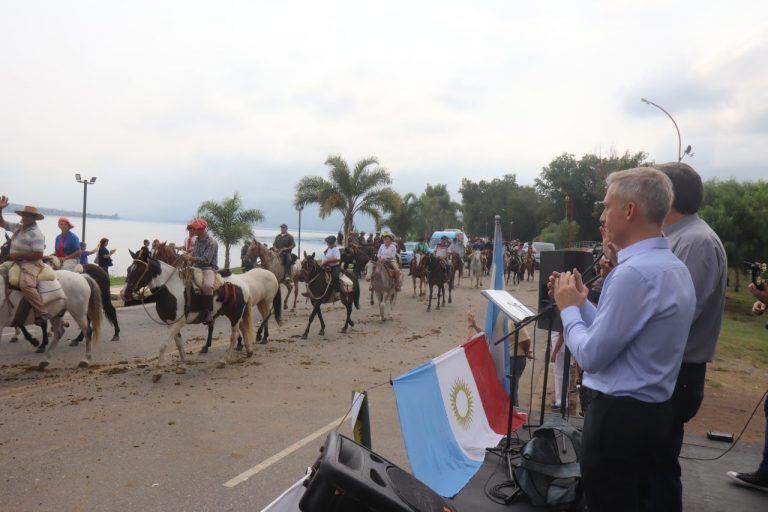 Autoridades locales y provinciales dieron comienzo al acto formal. (Foto: Municipal).