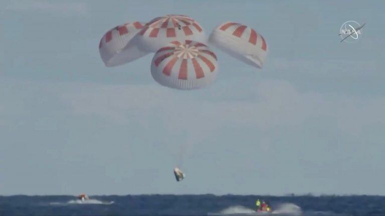 Una vez que la nave reingrese a la atmósfera terrestre, descenderá hasta caer lentamente al océano Atlántico, frente a las costas de Florida, mediante la combinación de paracaídas. A continuación, será rescatada por el buque Go Navigator.