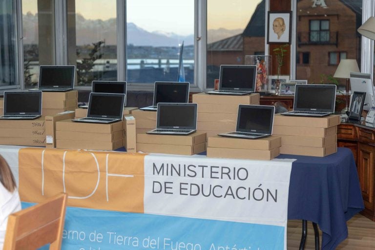 Entrega de netbooks a jardines de infantes