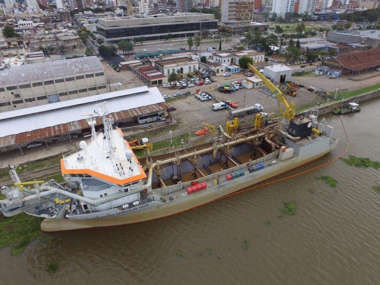 La bajante del río Paraná dio tregua en el Puerto de Santa Fe. (@puertostafe)