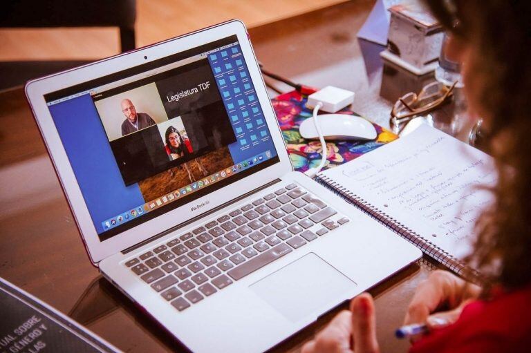 En videoconferencia con Noelia Flores Laffitte y  Francisco Finck.