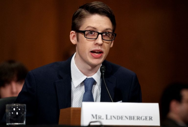 Ethan Lindenberger testificando en el Senado durante el Comitpe de Salud, Educación, Trabajo y Pensiones celebrado en el Capitolio de Washington este martes 5 de marzo ( Foto: AP/Carolyn Kaster)