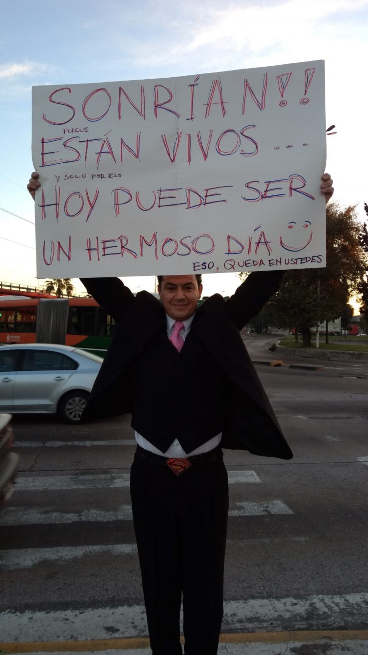 El "motivador" del nudo vial hizo una colecta para el comedor de La Favorita
