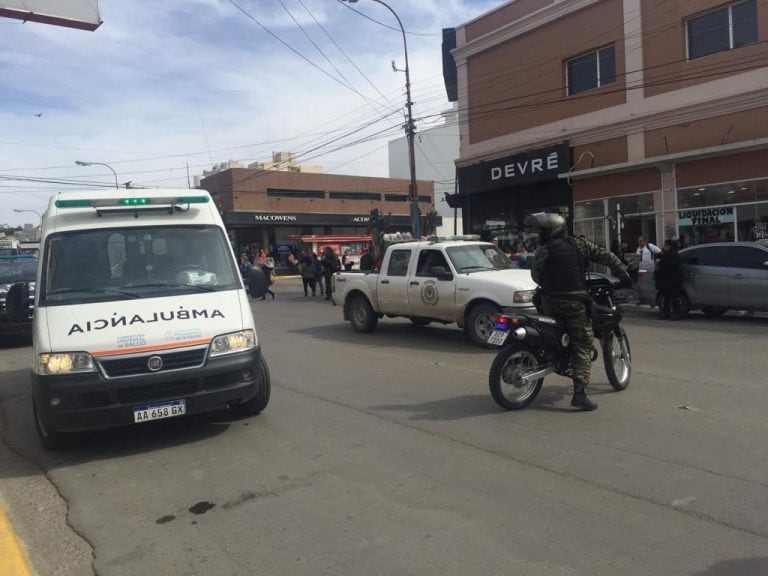 La policía cortó la calle.