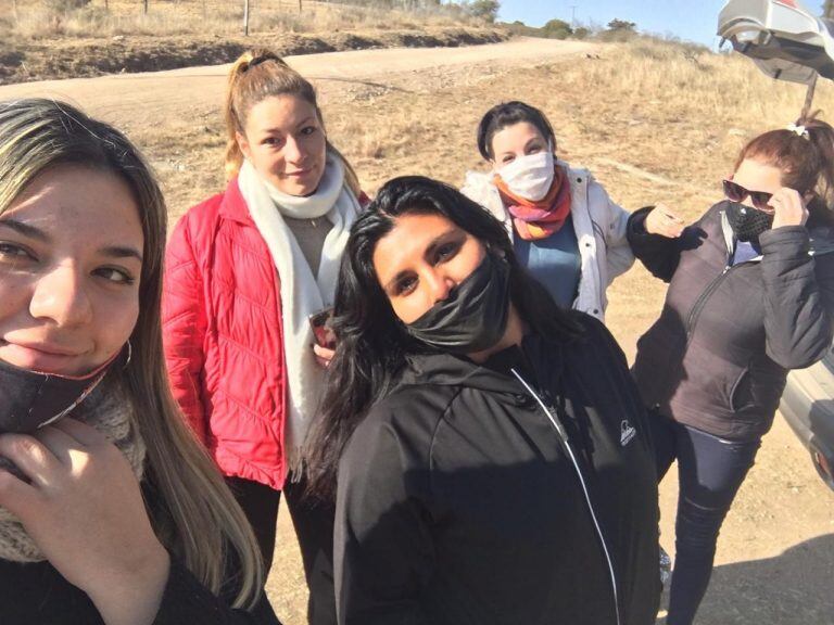 Azul, Ayelén, Jésica, Lis, y Luz, las chicas que este miércoles realizaron las primeras curaciones. (Foto: gentileza Ayelén Villarreal).