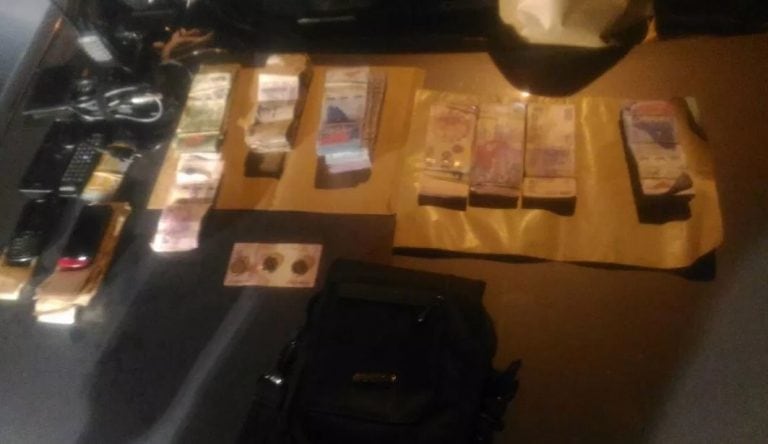 Detuvieron a una pareja por robarle 200 mil pesos a una mujer. (Foto: Primera Línea)