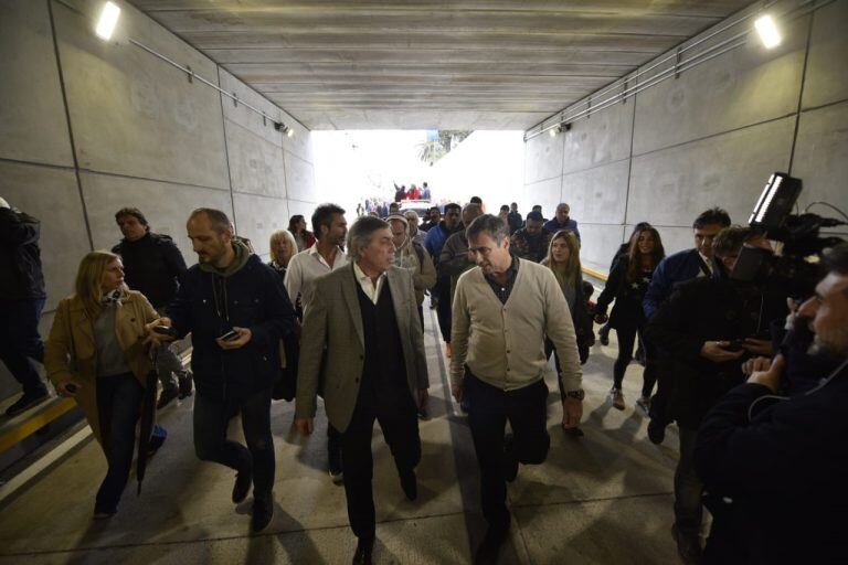 Ramón Mestre en la inauguración del Nudo Vial de Plaza España en medio de las protestas de taxistas y remiseros por la llegada de Uber.