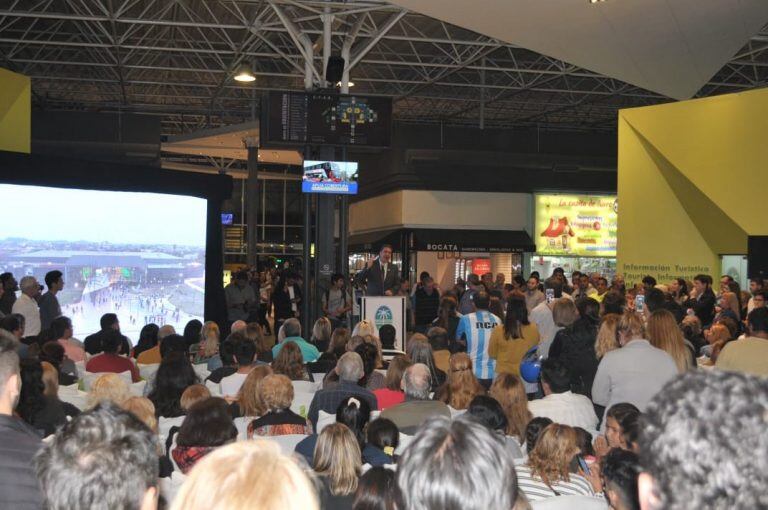 Obra emblemática: luego de 24 años sin intervenciones, Capitanich inauguró la nueva Terminal de ómnibus. (Web).