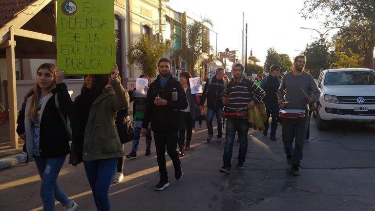 Protesta de jóvenes estudiantes  en Villa Dolores