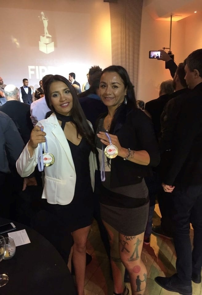 Leonela Yúdica y Cecilia Román, en los Premios Firpo.