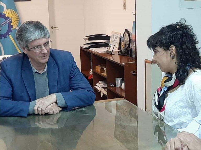 La ministro de Desarrollo Social, Familia, Mujer y Juventud del Chubut, Cecilia Torres Otarola con el Intendente de Esquel, Sergio Ongarato.