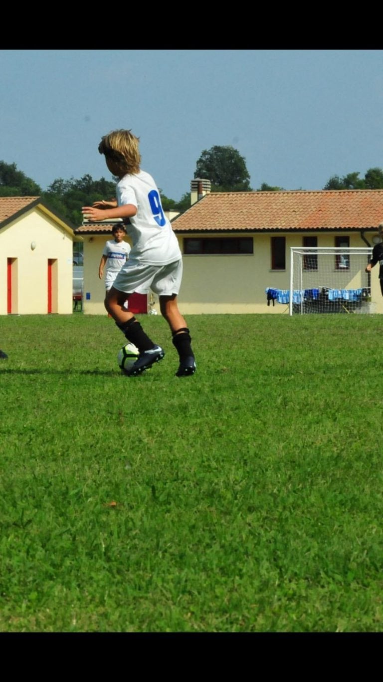 Wanda Nara acompañó a jugar al fútbol a su hijo Valentino y él le dedicó un gol. Instagram/wanda_icardi