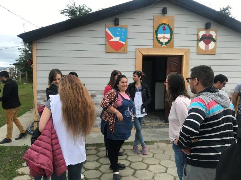 Maestros autoconvocados a la espera de la reunión por los terrenos Tolhuin, Tierra del Fuego