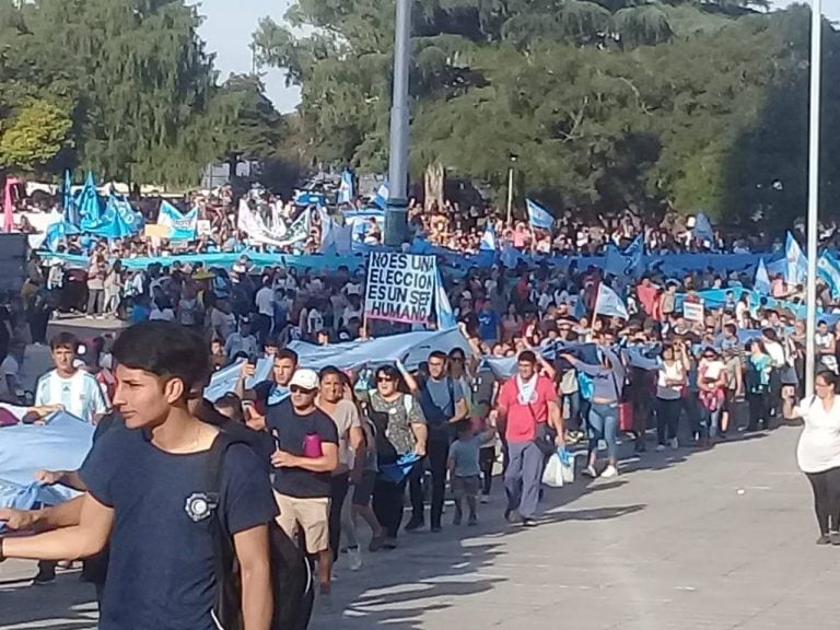 Bandera más grande de Sudamérica con 1.5 kilómetros