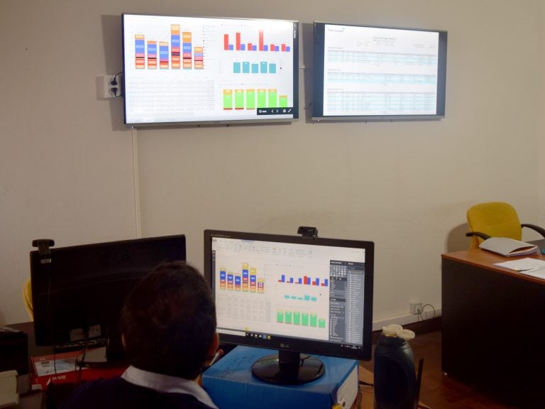 Operadores del nuevo sistema de trabajo "Dashboard".