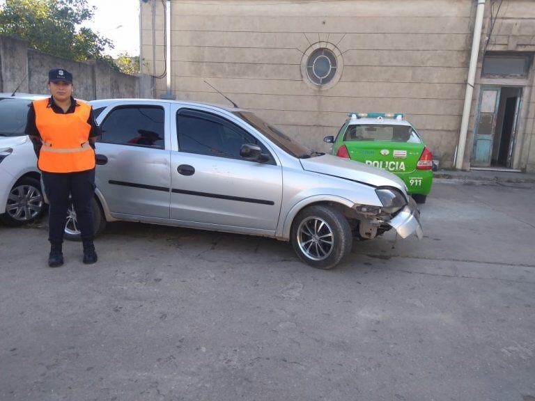 Evadieron controles y agredieron a policías.