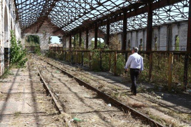 El intendente Martínez recorriendo las instalaciones antes del comienzo de obra