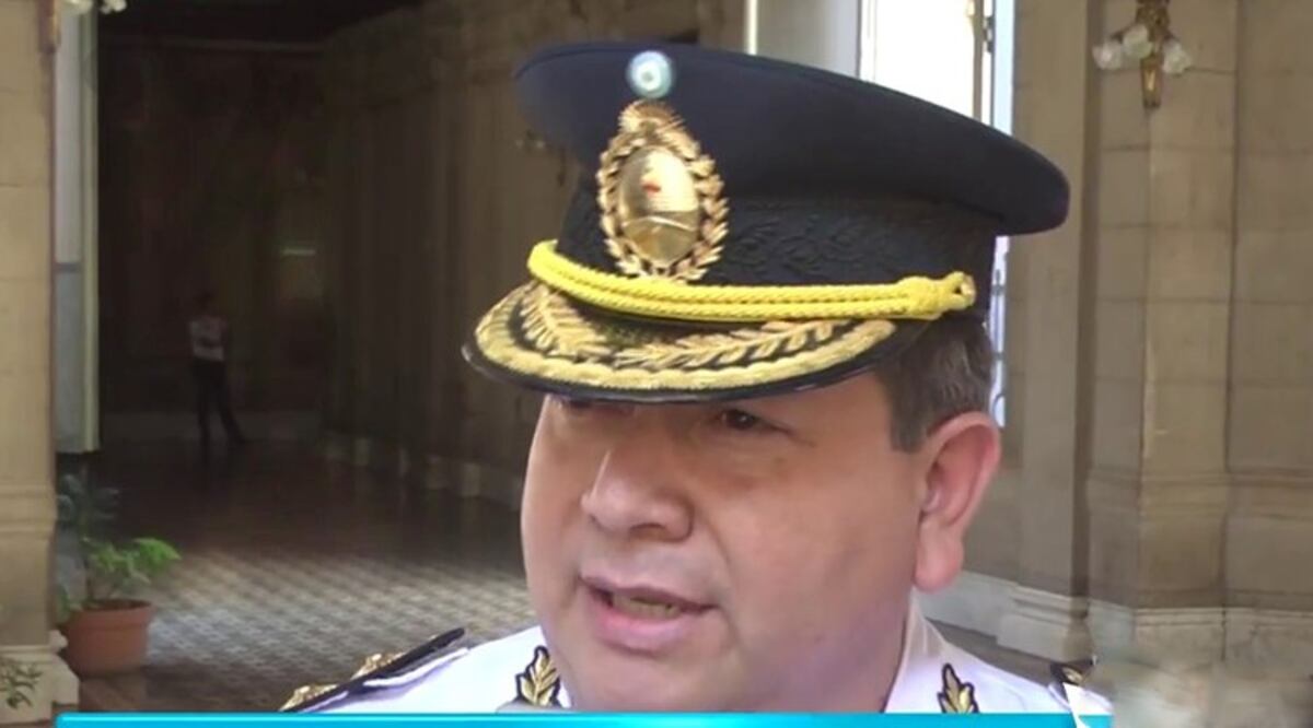 El policía baleado continúa internado en grave estado