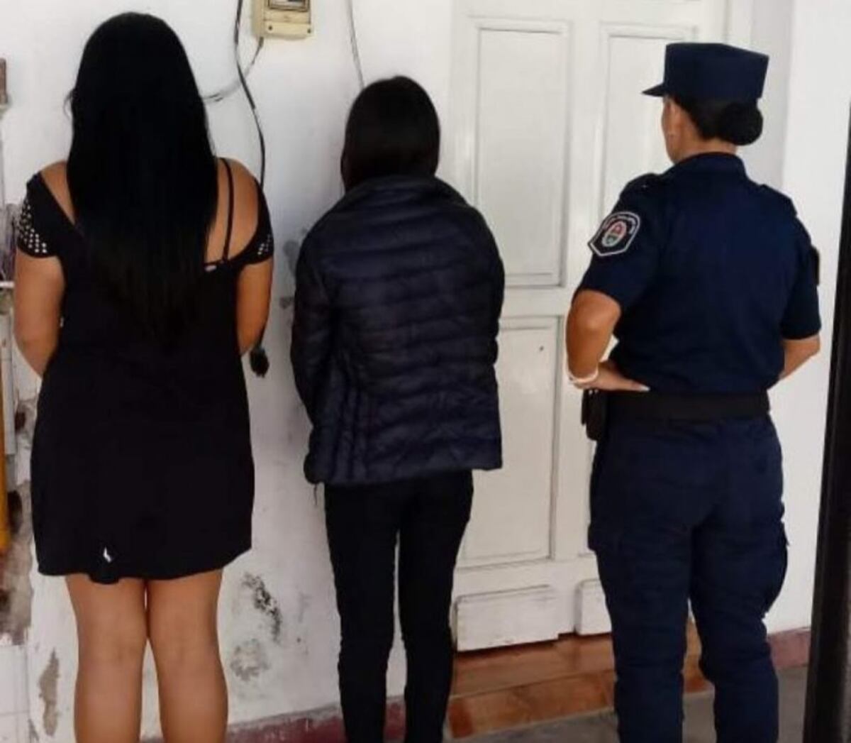 Detienen a dos mujeres Colombianas por robos de celulares