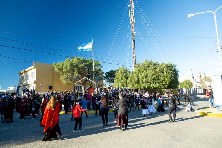 Los grupos de baile acompañaron la conmemoración