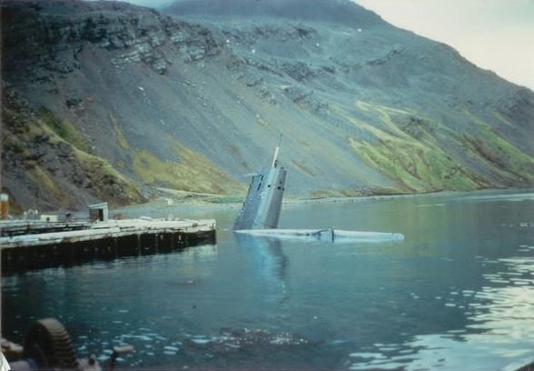 El submarino encontró su tumba de guerra en Georgias, cumpliendo la misión.