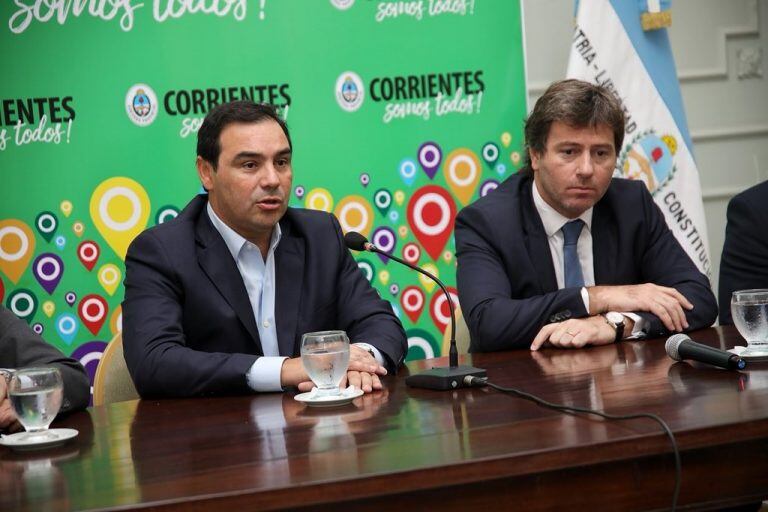 El gobernador Gustavo Valdés (izquierda) junto al subsecretario de Justicia de la Nación (derecha), Juan Bautista Mahiques.