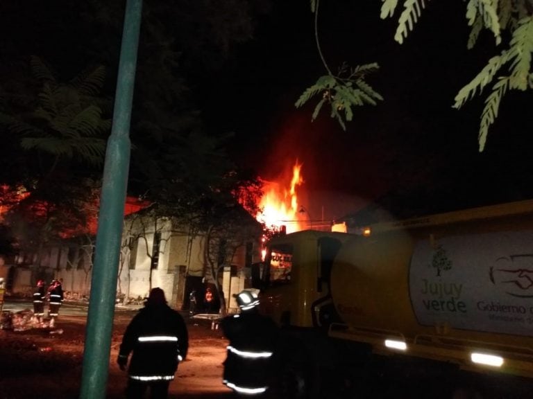 Incendio en el ingenio La Esperanza. (Policía de Salta)