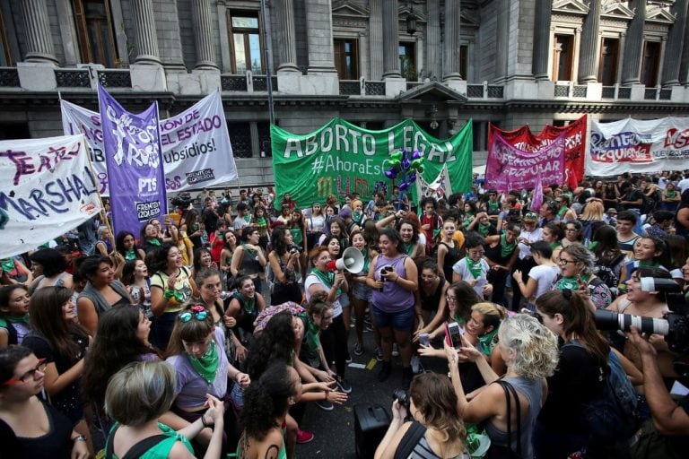 Marcha por el aborto legal con apoyo de agrupaciones políticas