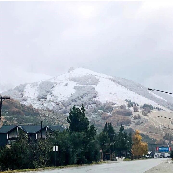 Bariloche amaneció cubierta de nieve (Twitter)