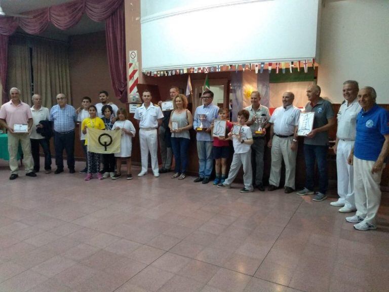 "Punta al Mar" recibió de regalo la Primera bandera utilizada en Punta Alta