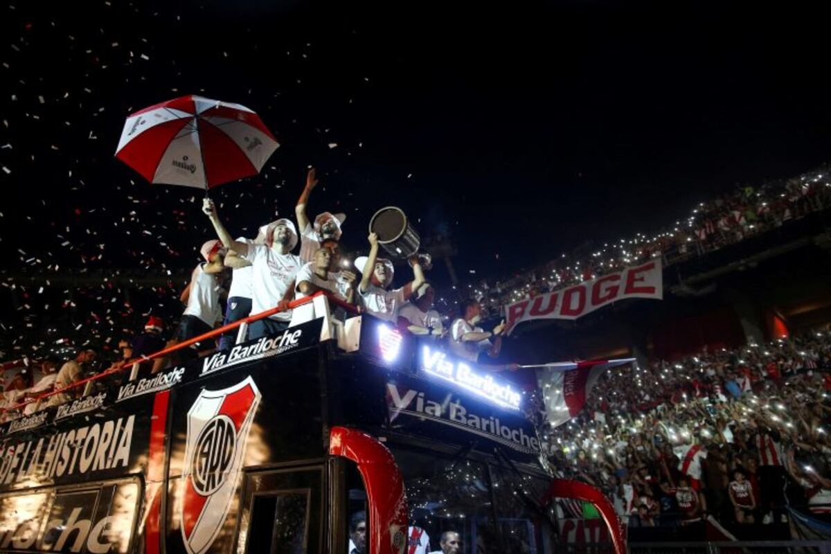 El plantel de River festejó con su gente en el estadio Monumental