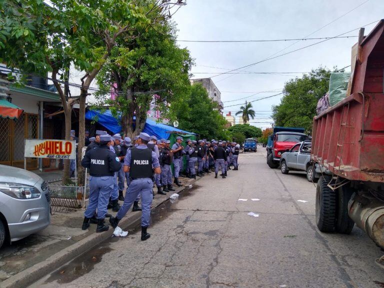 Cerca de 200 policías participaron del operativo de desalojo