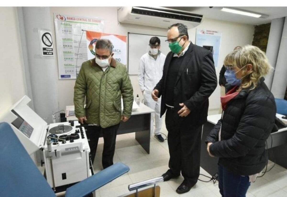 El gobernador Jalil recorrió el Banco Central de Sangre