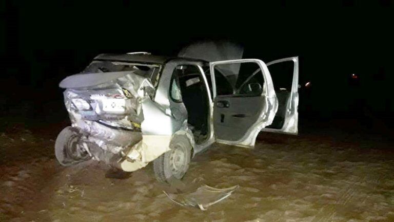 En el taxi quedó atrapada una mujer que tuvo que ser liberada por los bomberos (Diario Textual)