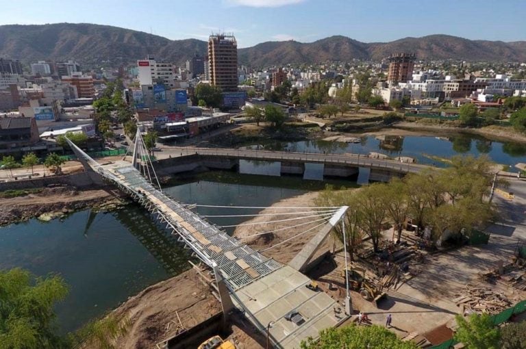 Puente peatonal Carlos Paz