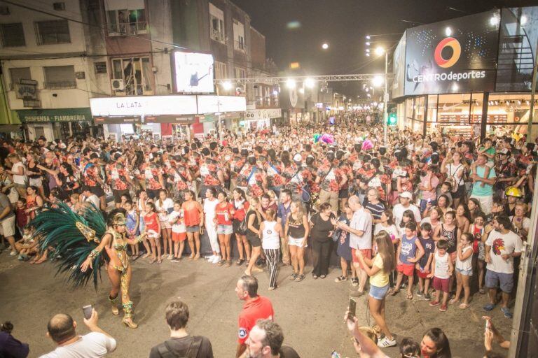 Comparsa Marí Marí en la calle