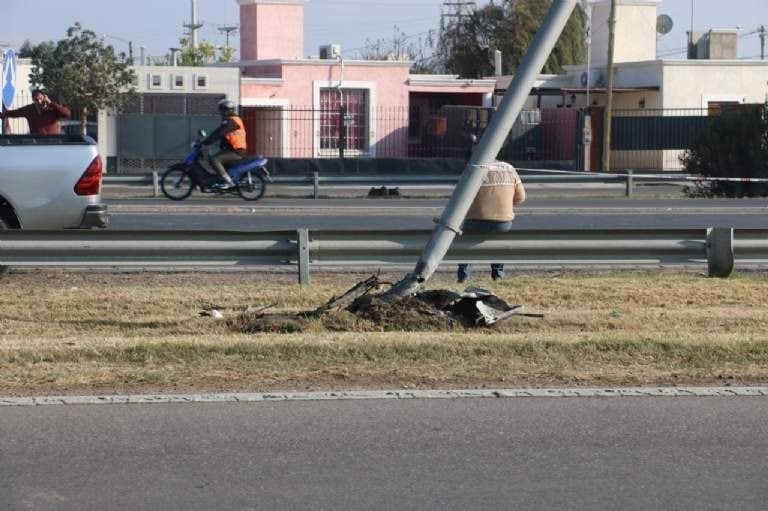 Así quedó el poste.