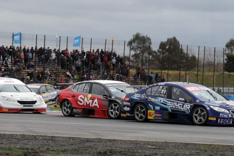 Exequiel Bastidas, ganador en Rosario. Primera victoria en el TC2000 para el piloto de Paraná, que fue seguido por Sapag, quien se había impuesto el sábado en el Sprint.