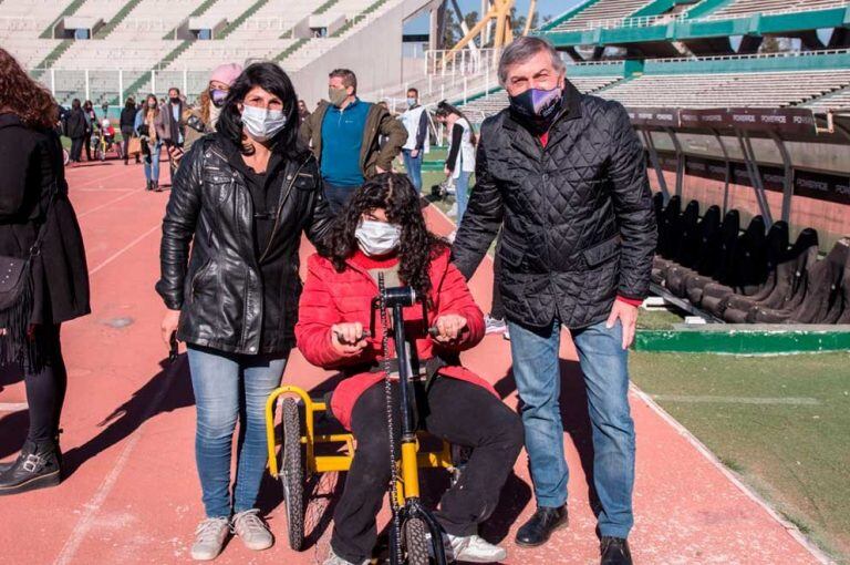 Entrega de bicicletas adaptadas. Fundación Jean Maggi junto a la Provincia.