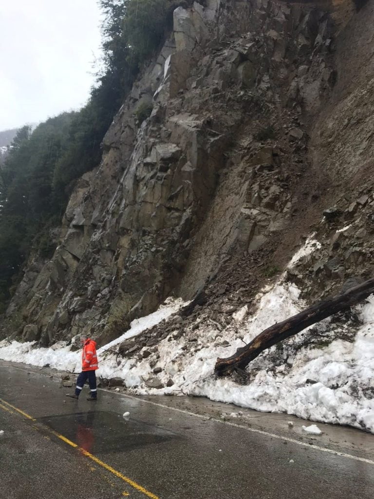 Nuevo derrumbe en el tramo de los Siete Lagos.