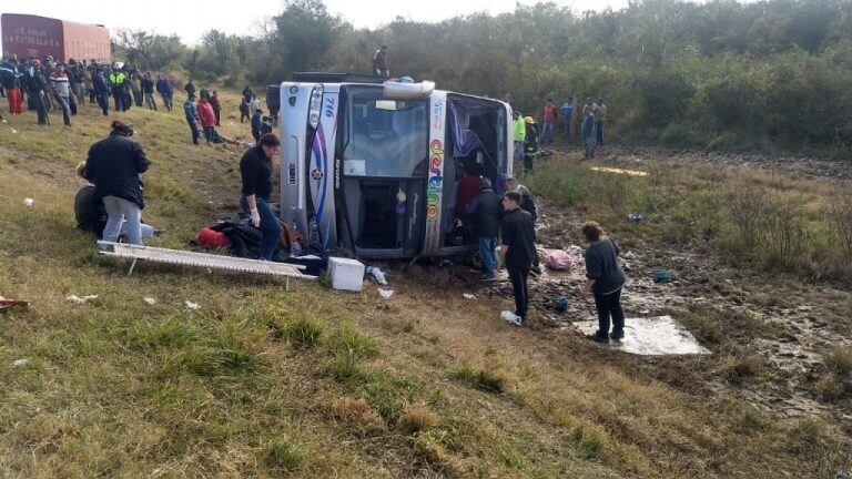 El colectivo que volvó en La Madrid de Tucumán.