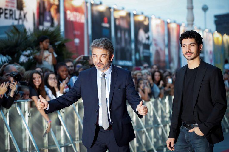 Los actores Ricardo y Chino Darín en la alfombra roja de la 67 edición del Festival Internacional de Cine de San Sebastián, donde presentan su película "La odisea de los giles". EFE/Javier Etxezarreta