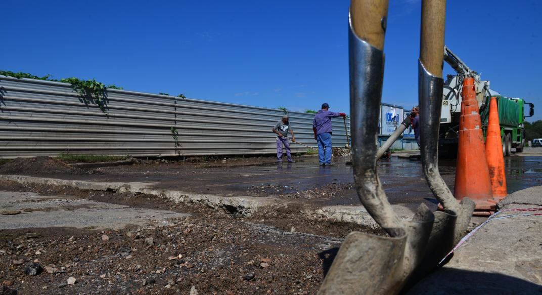 La Municipalidad dispuso el arreglo del bache gigantesco en barrio Arguello (José Hernández)