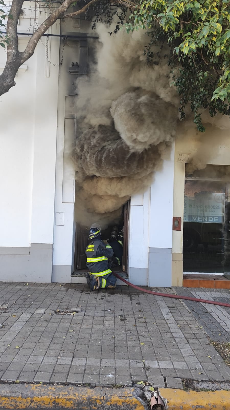 Feroz incendio en una vivienda de calle Las Heras