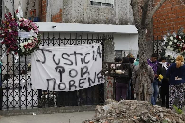 La puerta de la casa del padre de Morena