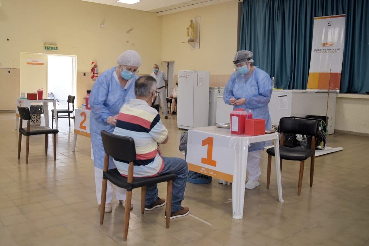 Arroyito: comenzó la vacunación a mayores de 70 años que poseían turnos